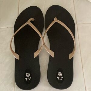 NWOT Third Oak flip flop sandals